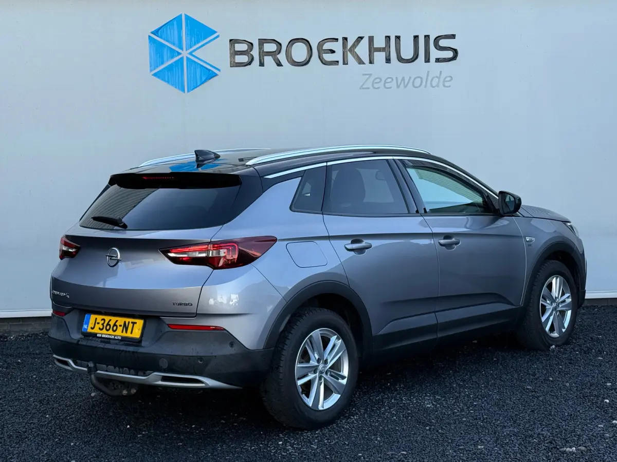 1.2 Turbo 120 Jaar Edition 130 PK | Achteruitrijcamera | Apple Carplay/Android Auto|telefoonintegratie premium | Comfortstoel(en)
