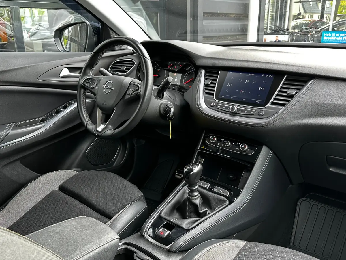 1.2 Turbo 120 Jaar Edition 130 PK | Achteruitrijcamera | Apple Carplay/Android Auto|telefoonintegratie premium | Comfortstoel(en)