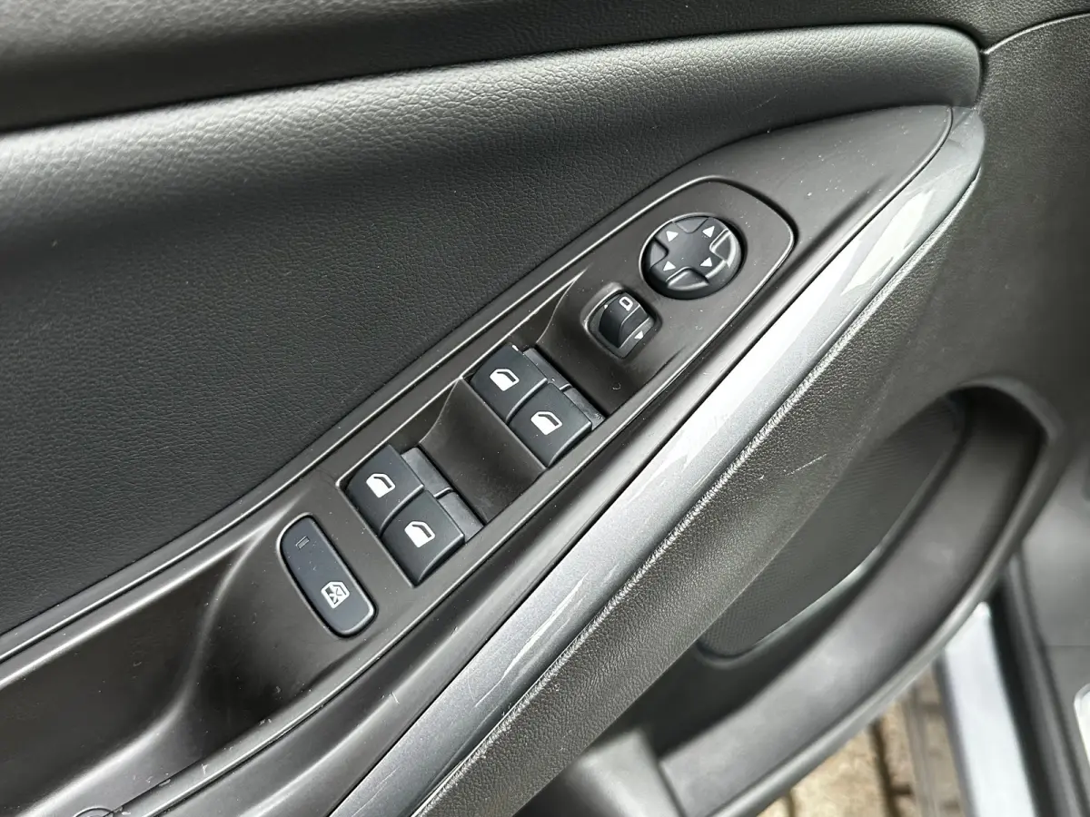 1.2 Turbo 120 Jaar Edition 130 PK | Achteruitrijcamera | Apple Carplay/Android Auto|telefoonintegratie premium | Comfortstoel(en)