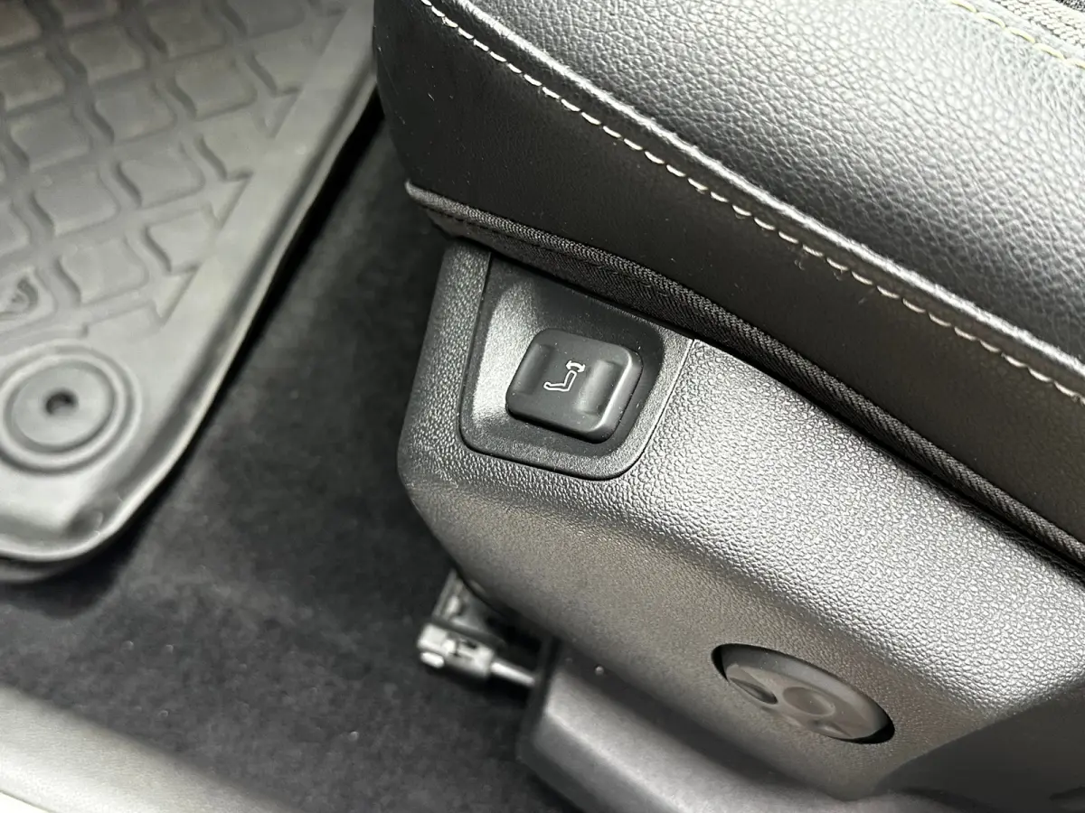 1.2 Turbo 120 Jaar Edition 130 PK | Achteruitrijcamera | Apple Carplay/Android Auto|telefoonintegratie premium | Comfortstoel(en)