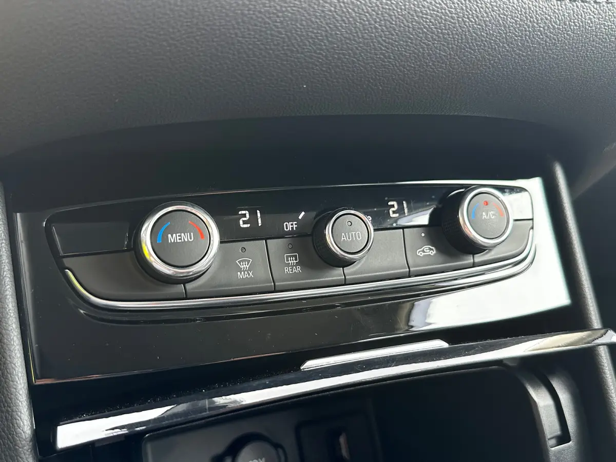 1.2 Turbo 120 Jaar Edition 130 PK | Achteruitrijcamera | Apple Carplay/Android Auto|telefoonintegratie premium | Comfortstoel(en)