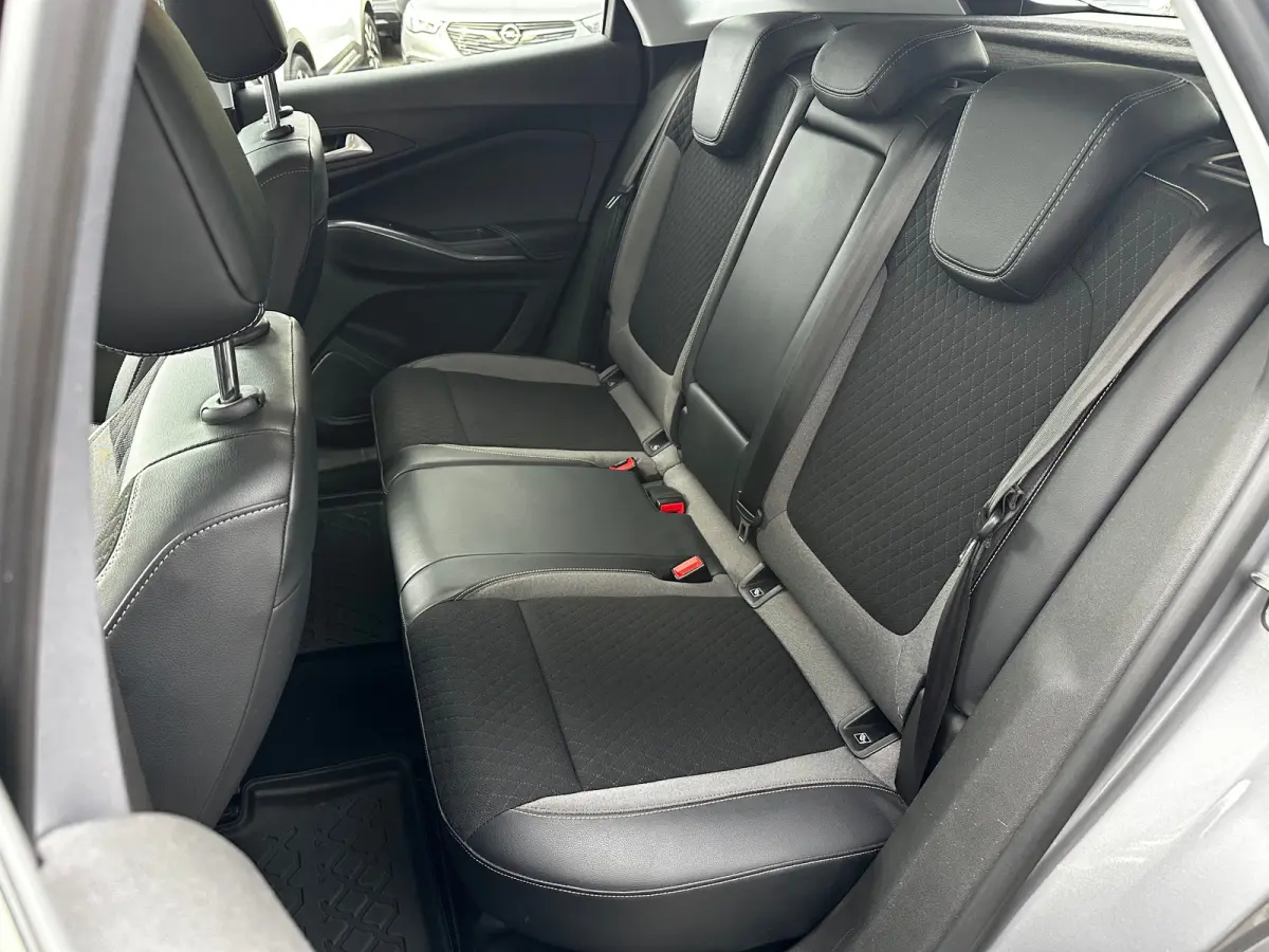 1.2 Turbo 120 Jaar Edition 130 PK | Achteruitrijcamera | Apple Carplay/Android Auto|telefoonintegratie premium | Comfortstoel(en)