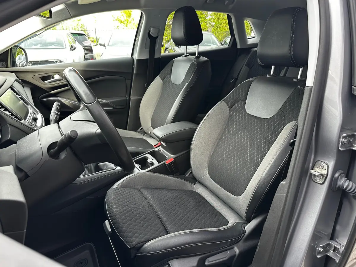 1.2 Turbo 120 Jaar Edition 130 PK | Achteruitrijcamera | Apple Carplay/Android Auto|telefoonintegratie premium | Comfortstoel(en)