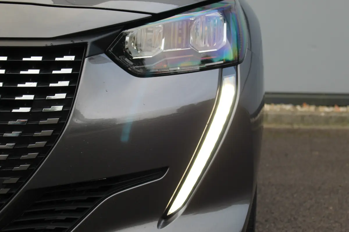 1.2 Allure Climate | Carplay | LED | 16" Lichtmetaal | Digitaal Dasbhoard | Parkeersensoren Achter | DAB | Achterbank in delen neerklapbaar | Airco (automatisch) | Alarm klasse 1(startblokke