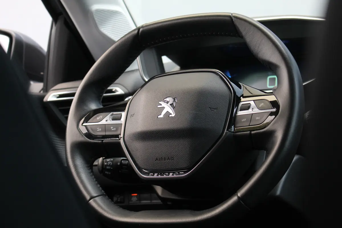 1.2 Allure Climate | Carplay | LED | 16" Lichtmetaal | Digitaal Dasbhoard | Parkeersensoren Achter | DAB | Achterbank in delen neerklapbaar | Airco (automatisch) | Alarm klasse 1(startblokke