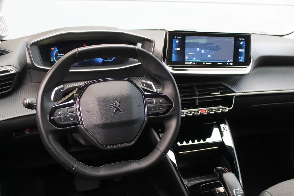 1.2 Allure Climate | Carplay | LED | 16" Lichtmetaal | Digitaal Dasbhoard | Parkeersensoren Achter | DAB | Achterbank in delen neerklapbaar | Airco (automatisch) | Alarm klasse 1(startblokke