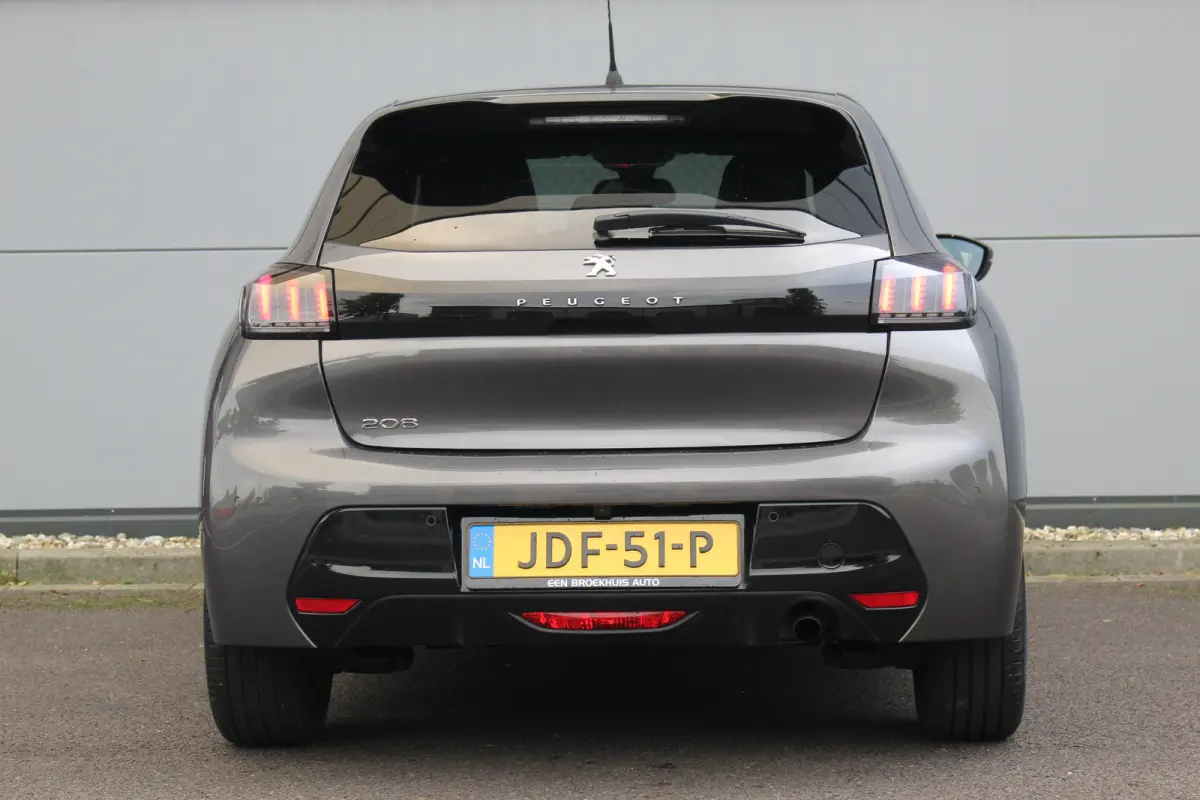 1.2 Allure Climate | Carplay | LED | 16" Lichtmetaal | Digitaal Dasbhoard | Parkeersensoren Achter | DAB | Achterbank in delen neerklapbaar | Airco (automatisch) | Alarm klasse 1(startblokke
