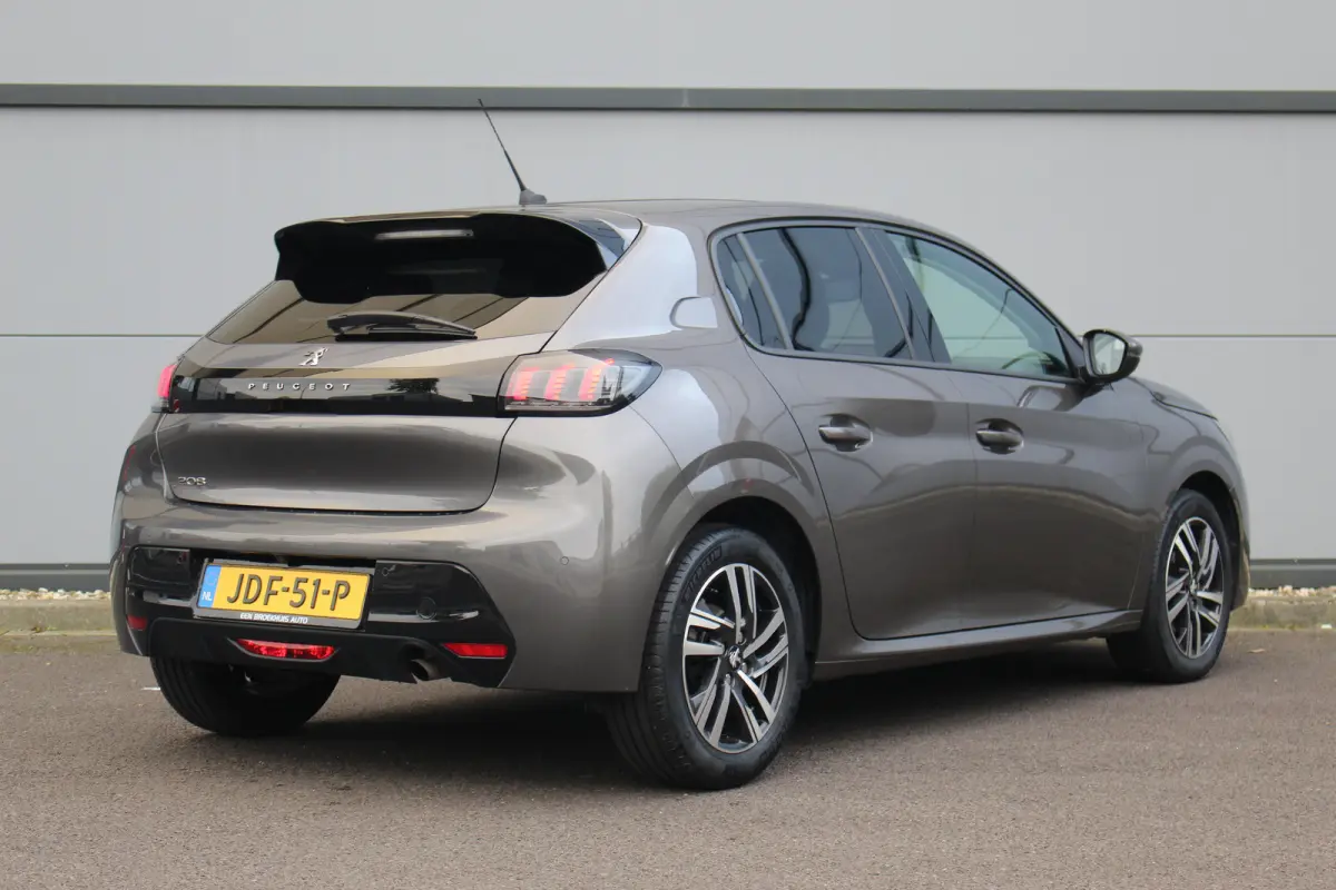 1.2 Allure Climate | Carplay | LED | 16" Lichtmetaal | Digitaal Dasbhoard | Parkeersensoren Achter | DAB | Achterbank in delen neerklapbaar | Airco (automatisch) | Alarm klasse 1(startblokke
