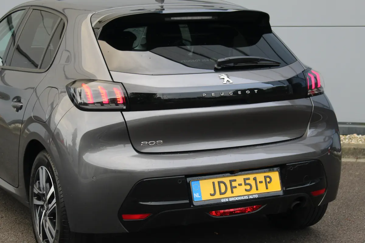 1.2 Allure Climate | Carplay | LED | 16" Lichtmetaal | Digitaal Dasbhoard | Parkeersensoren Achter | DAB | Achterbank in delen neerklapbaar | Airco (automatisch) | Alarm klasse 1(startblokke
