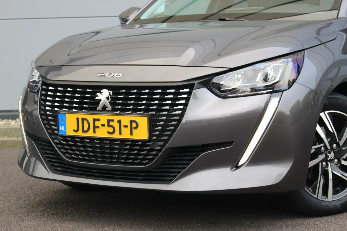 1.2 Allure Climate | Carplay | LED | 16" Lichtmetaal | Digitaal Dasbhoard | Parkeersensoren Achter | DAB | Achterbank in delen neerklapbaar | Airco (automatisch) | Alarm klasse 1(startblokke