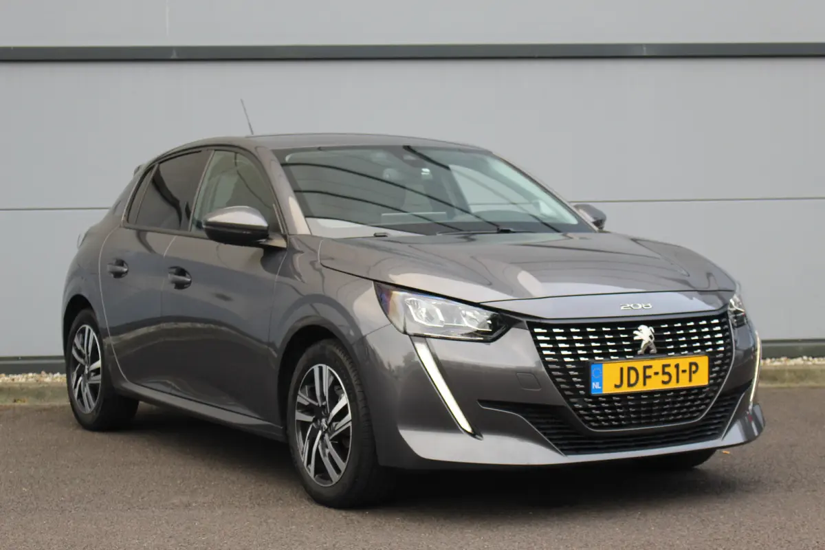 1.2 Allure Climate | Carplay | LED | 16" Lichtmetaal | Digitaal Dasbhoard | Parkeersensoren Achter | DAB | Achterbank in delen neerklapbaar | Airco (automatisch) | Alarm klasse 1(startblokke