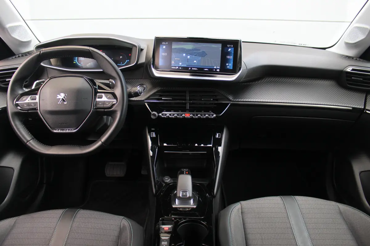 1.2 Allure Climate | Carplay | LED | 16" Lichtmetaal | Digitaal Dasbhoard | Parkeersensoren Achter | DAB | Achterbank in delen neerklapbaar | Airco (automatisch) | Alarm klasse 1(startblokke