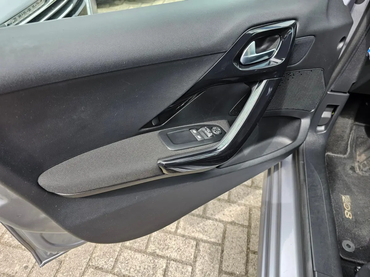 1.2 PureTech 110 Signature Parkeerhulp Achter | Trekhaak | Navigatie | 1e Eigenaar |