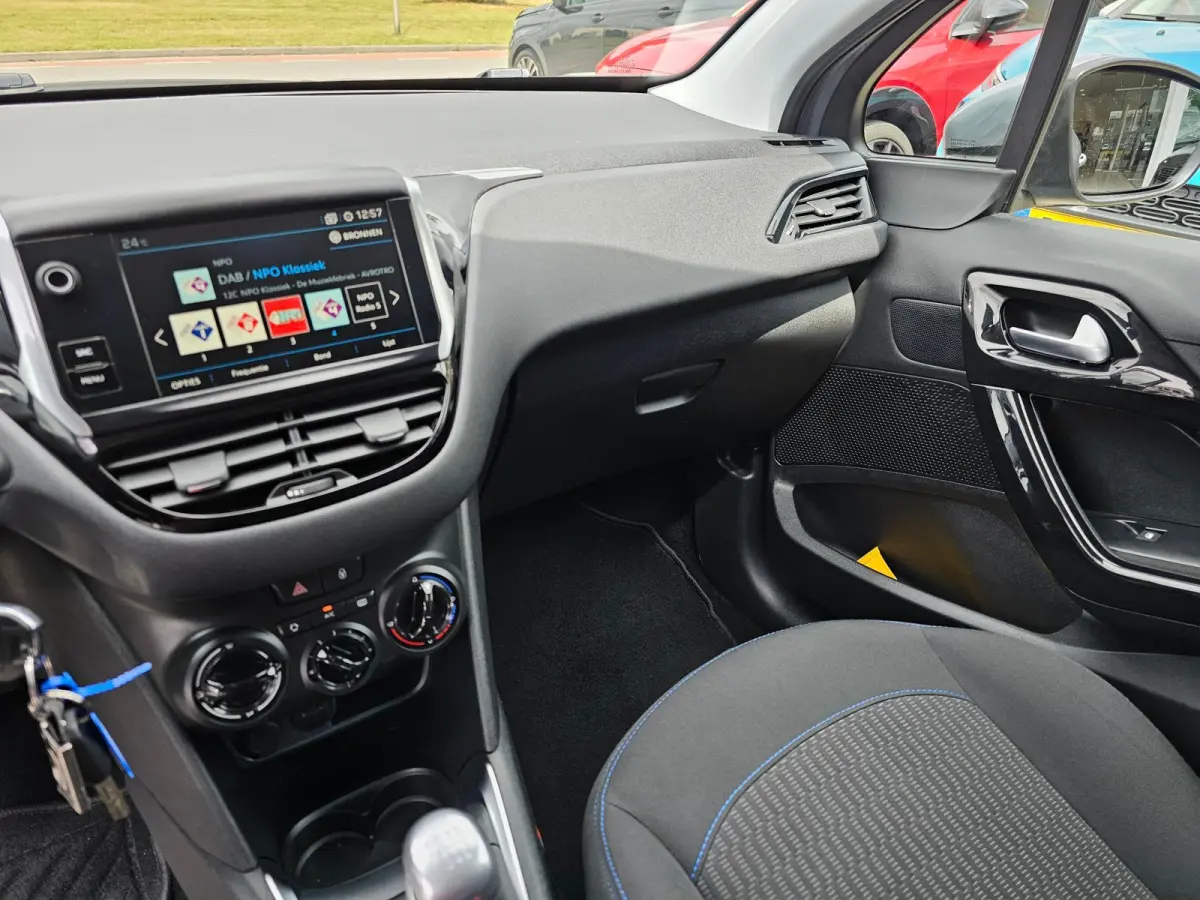 1.2 PureTech 110 Signature Parkeerhulp Achter | Trekhaak | Navigatie | 1e Eigenaar |