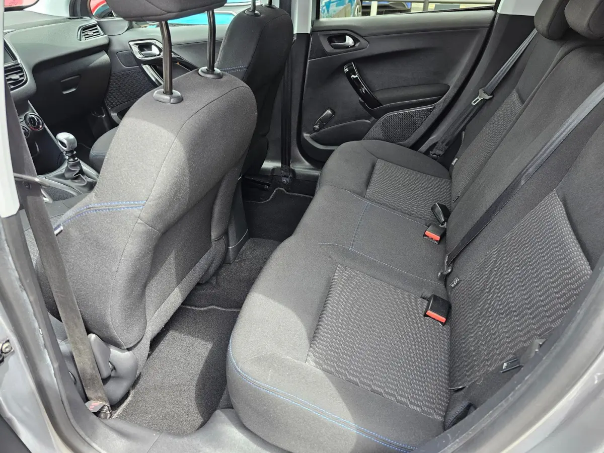 1.2 PureTech 110 Signature Parkeerhulp Achter | Trekhaak | Navigatie | 1e Eigenaar |