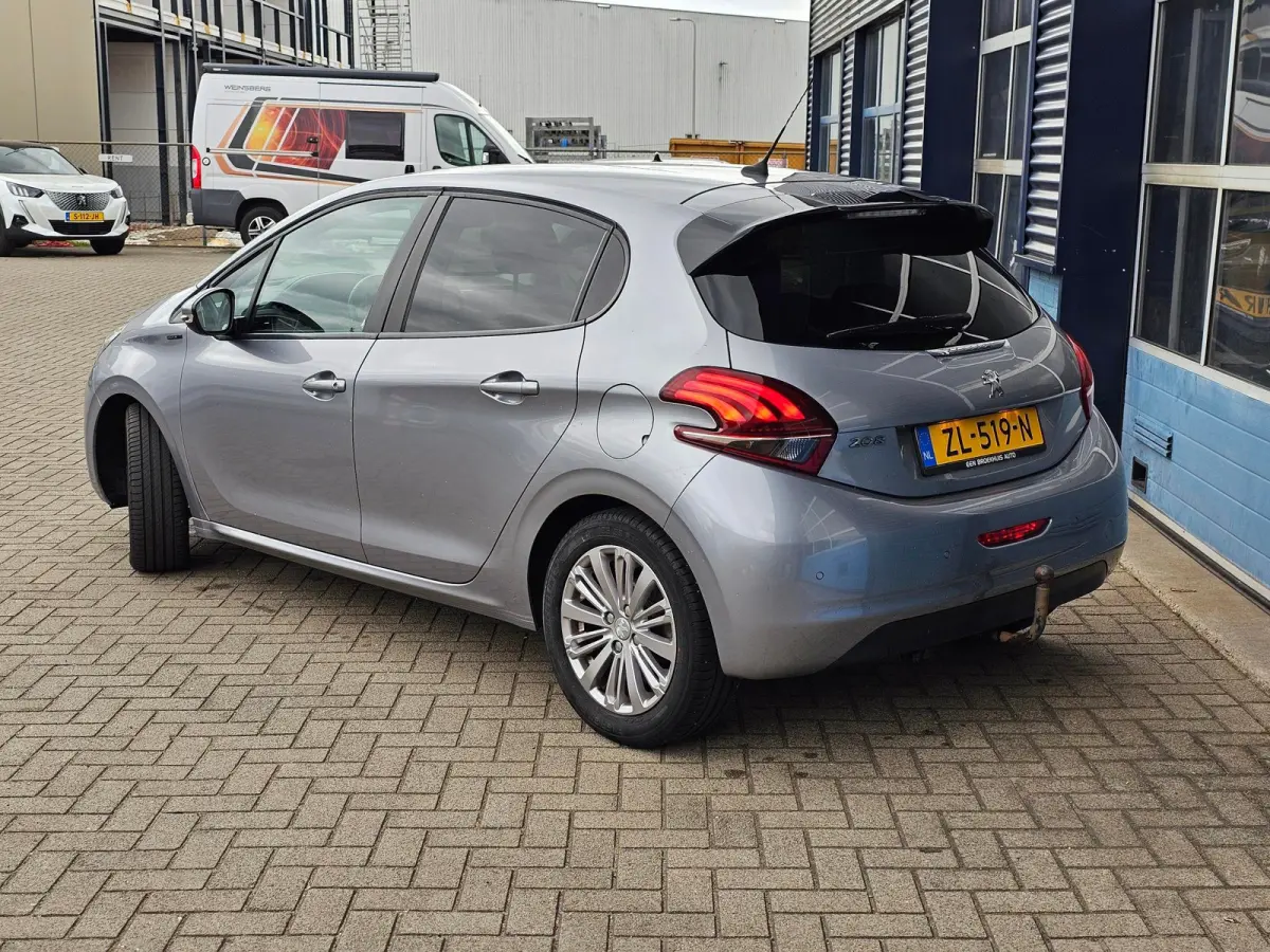 1.2 PureTech 110 Signature Parkeerhulp Achter | Trekhaak | Navigatie | 1e Eigenaar |