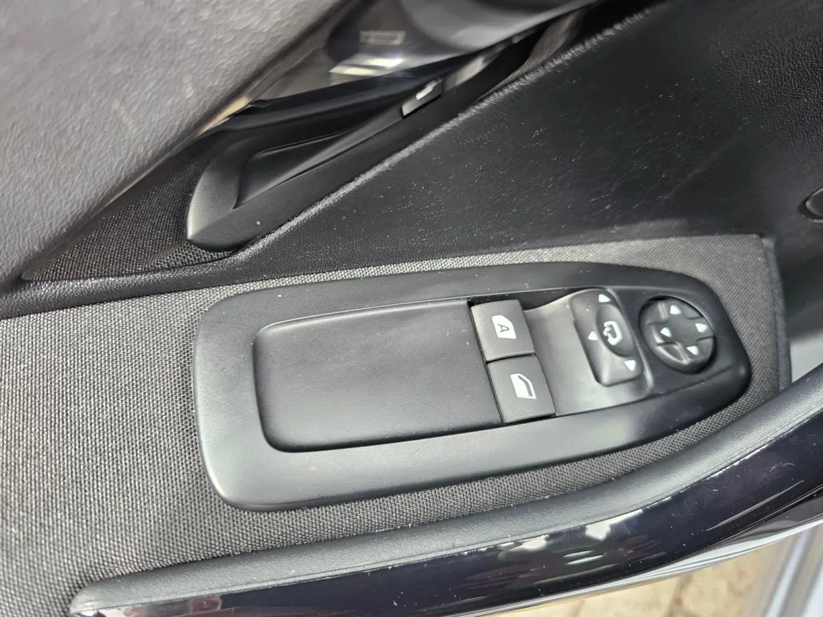 1.2 PureTech 110 Signature Parkeerhulp Achter | Trekhaak | Navigatie | 1e Eigenaar |