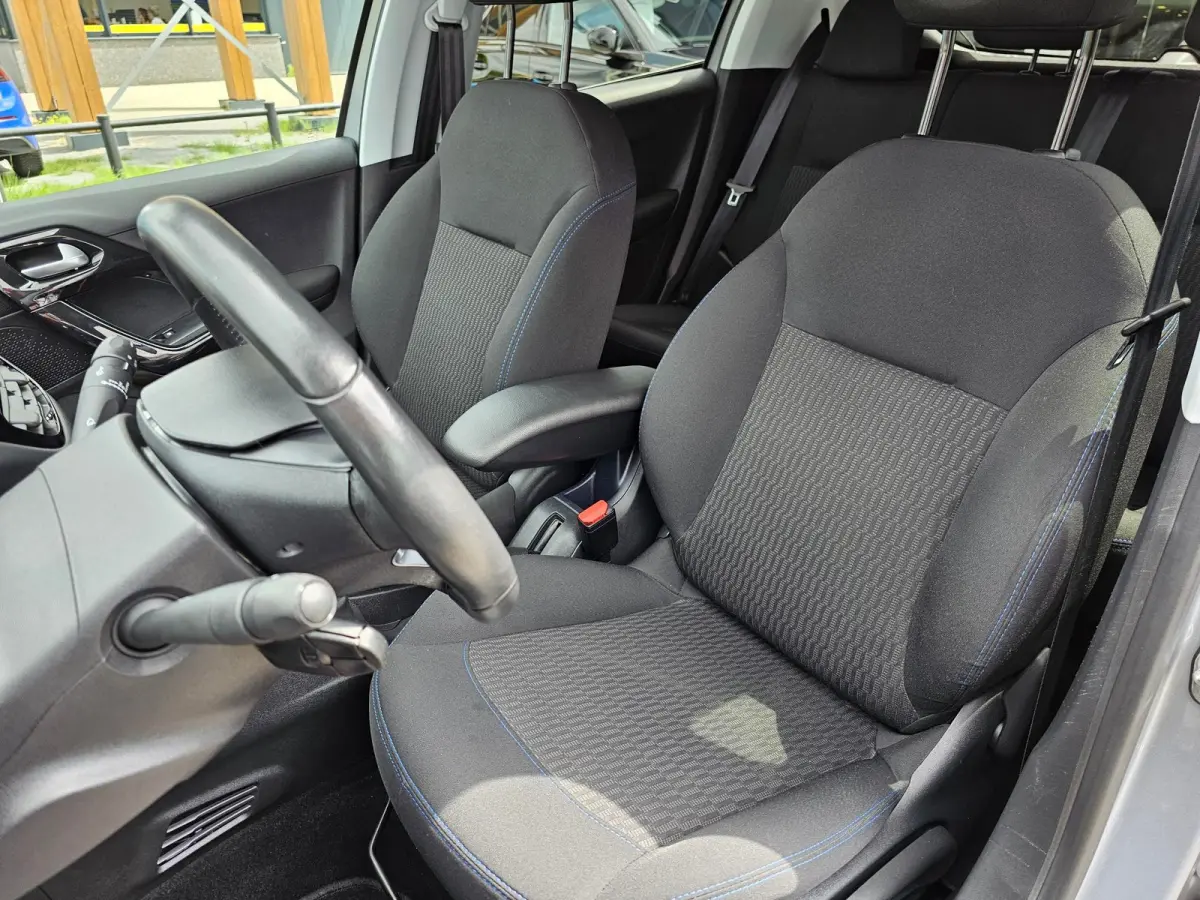 1.2 PureTech 110 Signature Parkeerhulp Achter | Trekhaak | Navigatie | 1e Eigenaar |