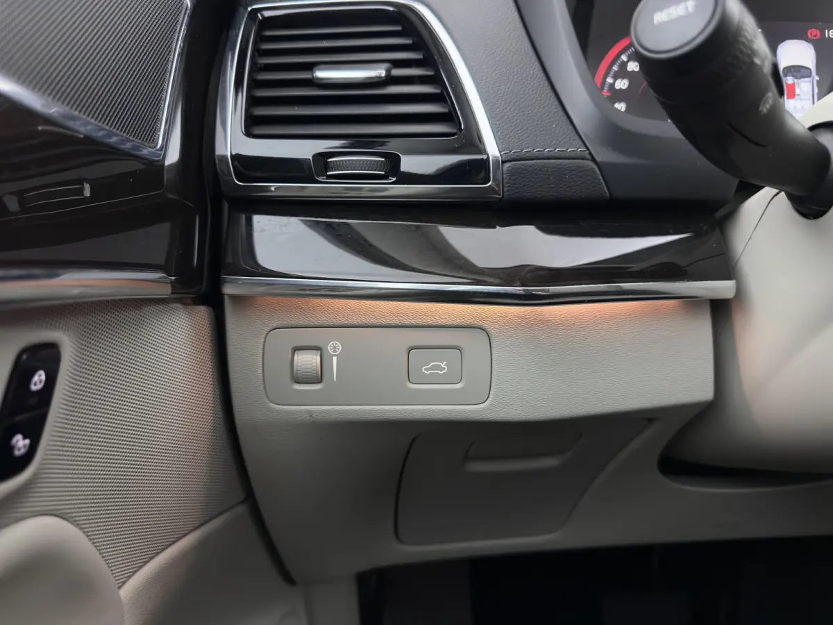 2.0 D5 AWD Inscription Aut. *PANO | LEATHER | FULL-LED | MEMORY-PACK | BLINDSPOT | KEYLESS | DIGI-COCKPIT | CAMERA | NAVI-FULLMAP | HEATED-CONTOURSEATS | TOWBAR |  HEAD-UP |  21''ALU*