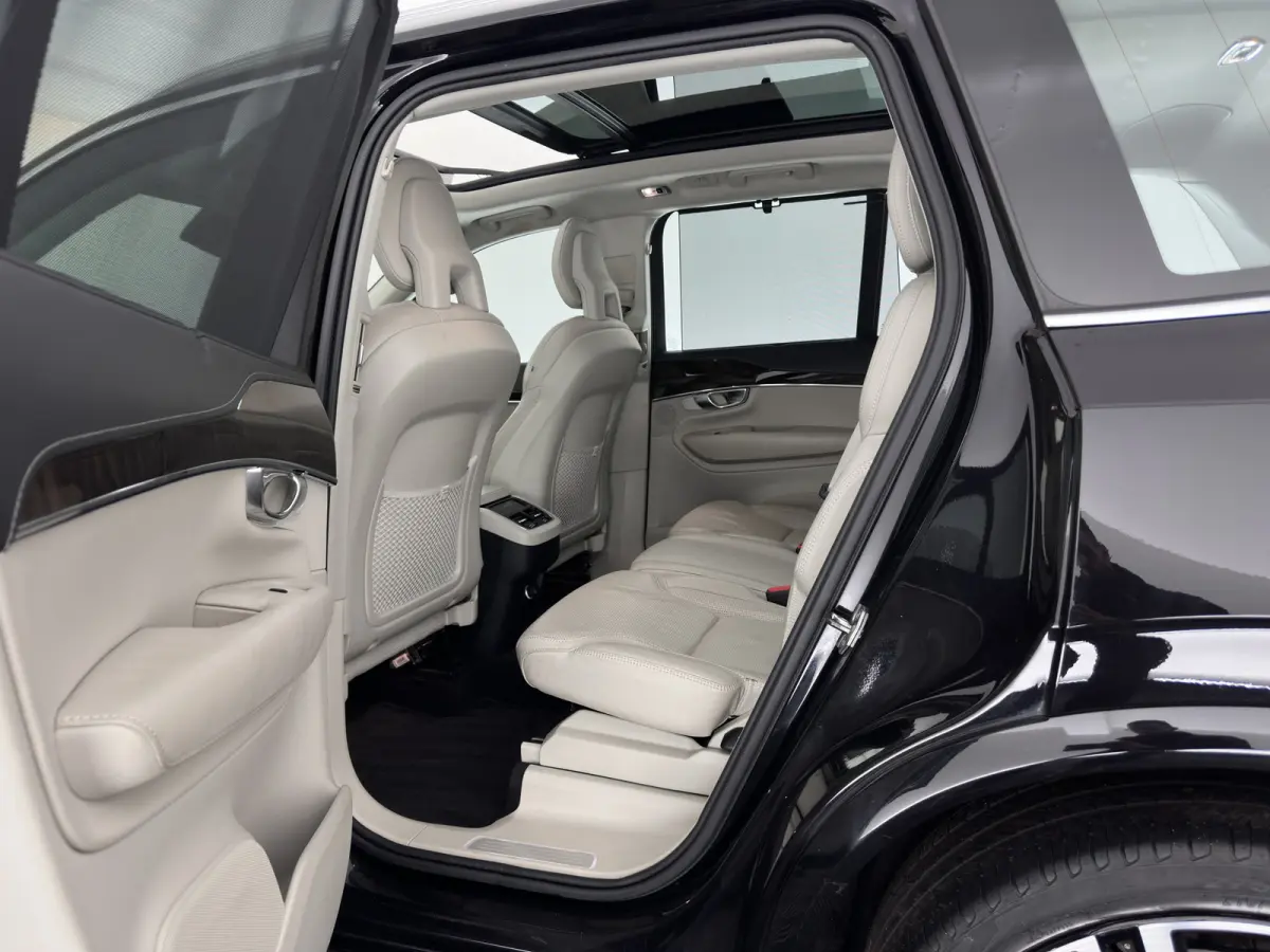 2.0 D5 AWD Inscription Aut. *PANO | LEATHER | FULL-LED | MEMORY-PACK | BLINDSPOT | KEYLESS | DIGI-COCKPIT | CAMERA | NAVI-FULLMAP | HEATED-CONTOURSEATS | TOWBAR |  HEAD-UP |  21''ALU*