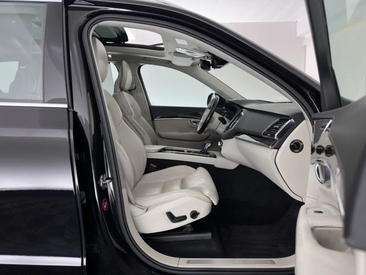 2.0 D5 AWD Inscription Aut. *PANO | LEATHER | FULL-LED | MEMORY-PACK | BLINDSPOT | KEYLESS | DIGI-COCKPIT | CAMERA | NAVI-FULLMAP | HEATED-CONTOURSEATS | TOWBAR |  HEAD-UP |  21''ALU*