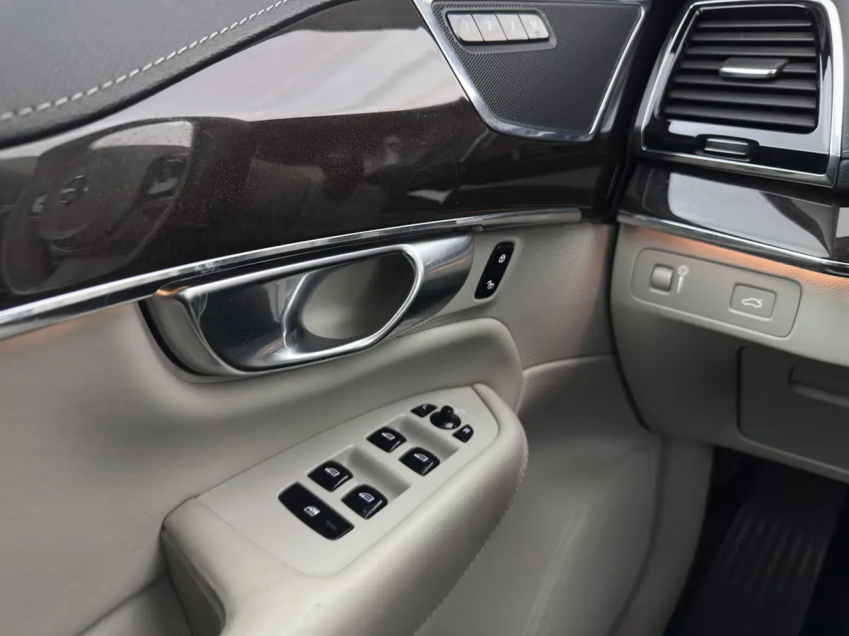 2.0 D5 AWD Inscription Aut. *PANO | LEATHER | FULL-LED | MEMORY-PACK | BLINDSPOT | KEYLESS | DIGI-COCKPIT | CAMERA | NAVI-FULLMAP | HEATED-CONTOURSEATS | TOWBAR |  HEAD-UP |  21''ALU*