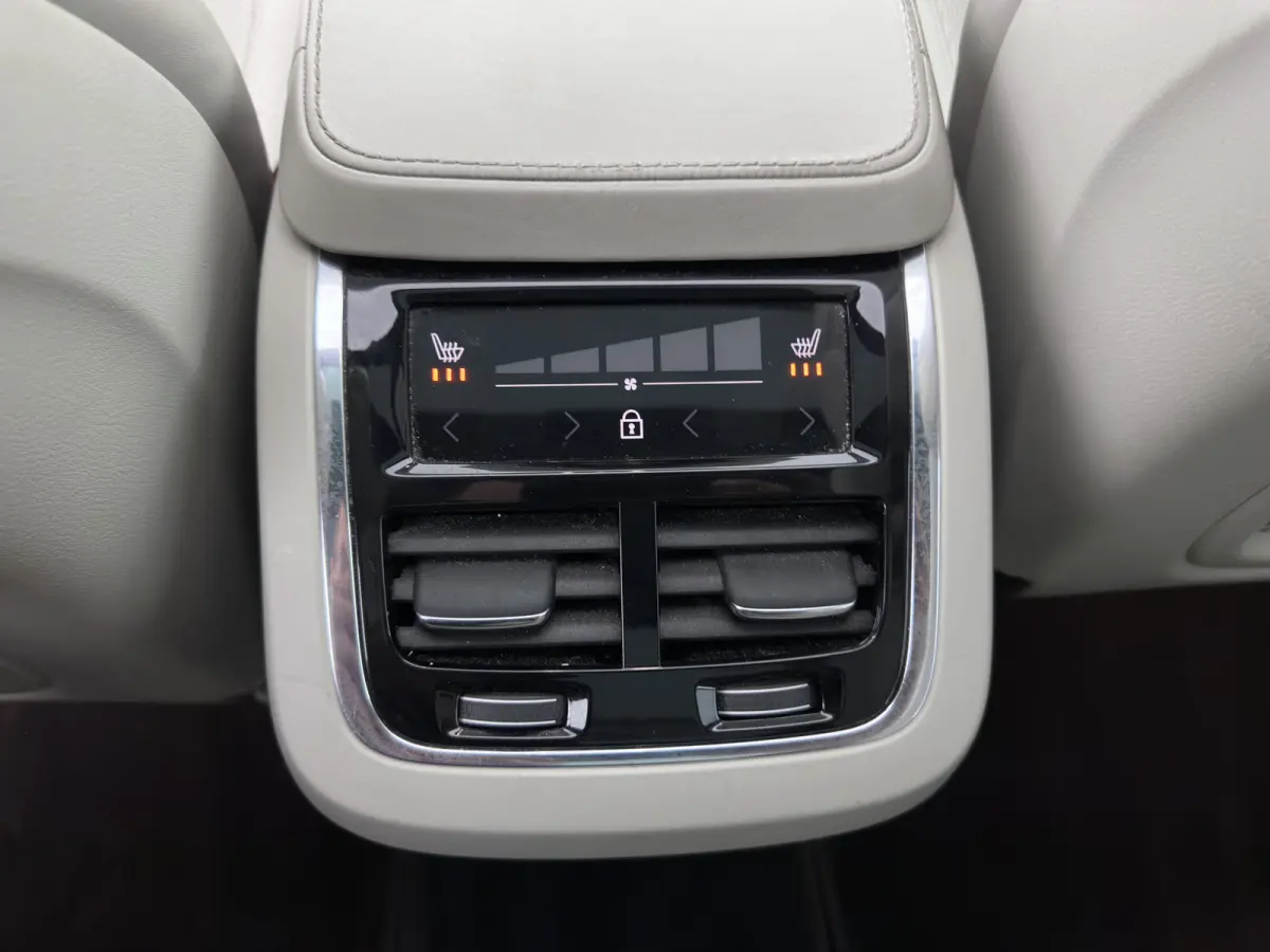 2.0 D5 AWD Inscription Aut. *PANO | LEATHER | FULL-LED | MEMORY-PACK | BLINDSPOT | KEYLESS | DIGI-COCKPIT | CAMERA | NAVI-FULLMAP | HEATED-CONTOURSEATS | TOWBAR |  HEAD-UP |  21''ALU*