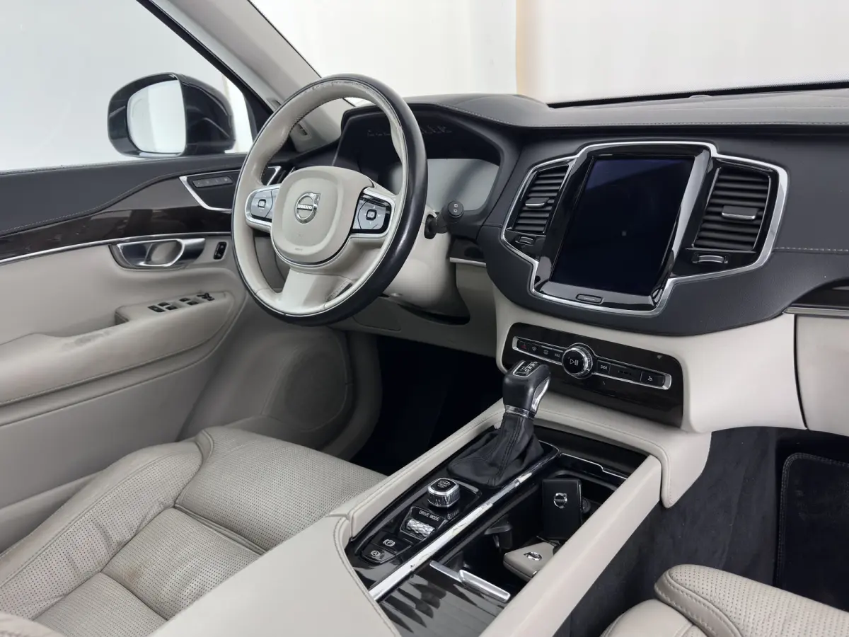 2.0 D5 AWD Inscription Aut. *PANO | LEATHER | FULL-LED | MEMORY-PACK | BLINDSPOT | KEYLESS | DIGI-COCKPIT | CAMERA | NAVI-FULLMAP | HEATED-CONTOURSEATS | TOWBAR |  HEAD-UP |  21''ALU*
