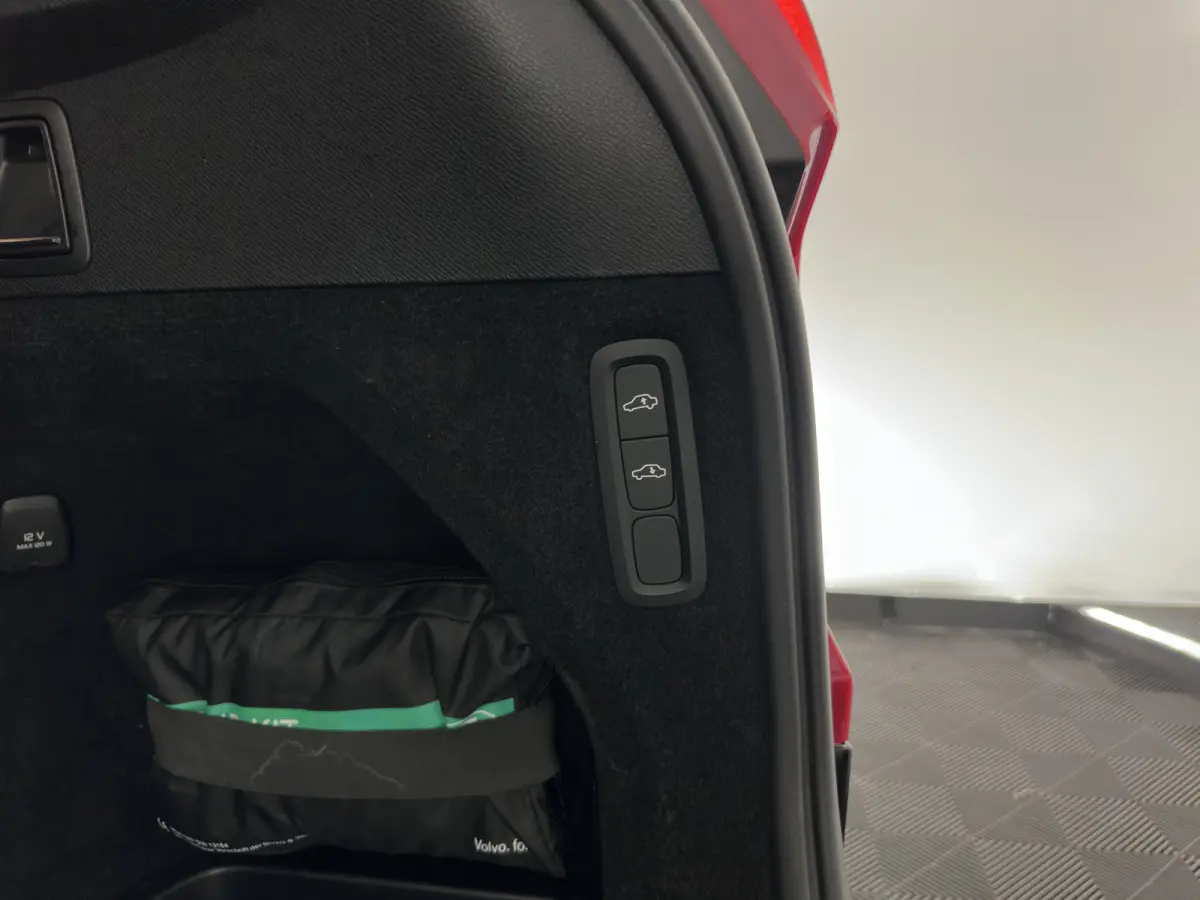 2.0 D5 AWD Inscription Aut. *PANO | LEATHER | FULL-LED | MEMORY-PACK | BLINDSPOT | KEYLESS | DIGI-COCKPIT | CAMERA | NAVI-FULLMAP | HEATED-CONTOURSEATS | TOWBAR |  HEAD-UP |  21''ALU*