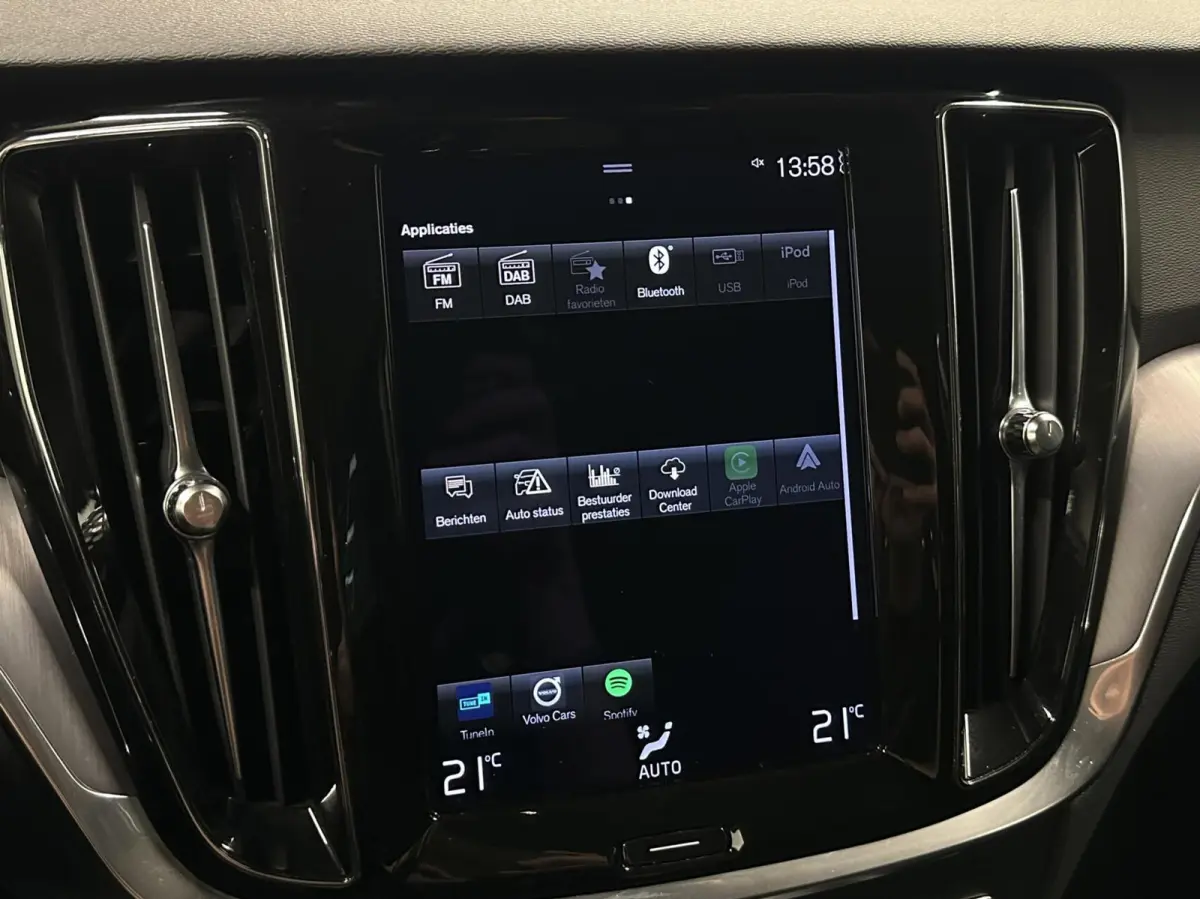 2.0 B3 Momentum Advantage|Carplay|Camera|Adaptieve Cruise|Trekhaak|NAP|
