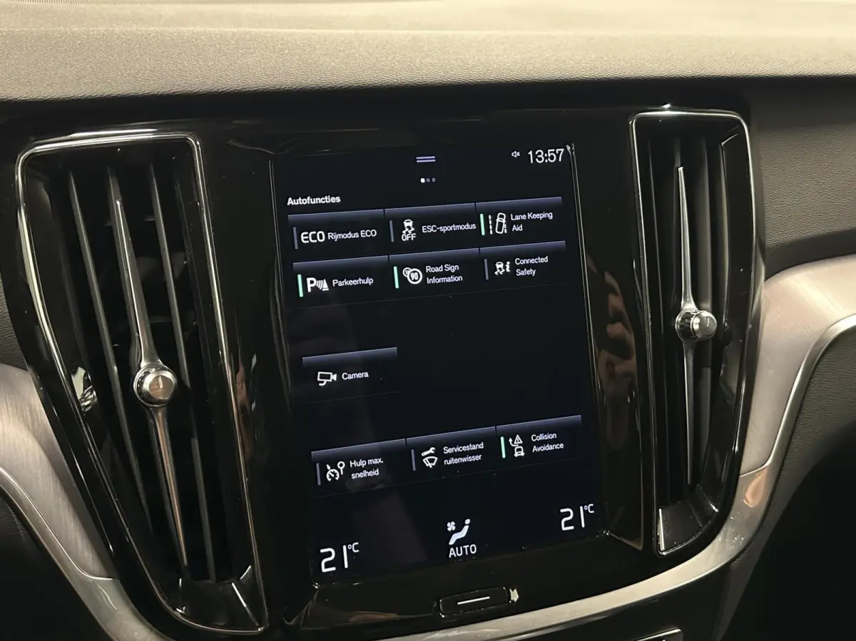 2.0 B3 Momentum Advantage|Carplay|Camera|Adaptieve Cruise|Trekhaak|NAP|