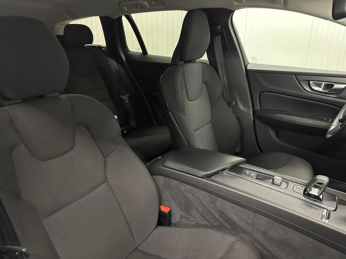 2.0 B3 Momentum Advantage|Carplay|Camera|Adaptieve Cruise|Trekhaak|NAP|