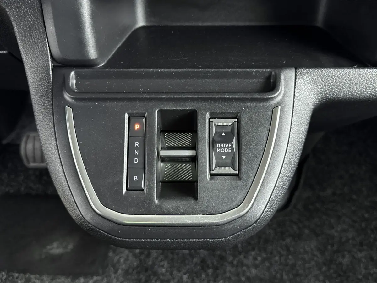 EV L3 75 kWh | Accu 98% | Dubbel Schuifdeuren | Trekhaak| Navigatie |  3-Zit Plaatsen | Binnen Afwerking | Camera
