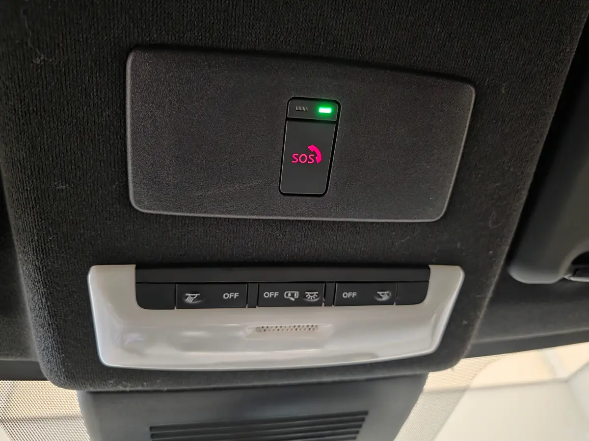 1.0 DIG-T Premiere Edition Stoelverwarming | Camera | Navigatie | 19" Lichtmetaal | Climate Control | Parkeersensoren Rondom | Keyless | Achteruitrijcamera | Afwijkende dakkleur | Airco (aut