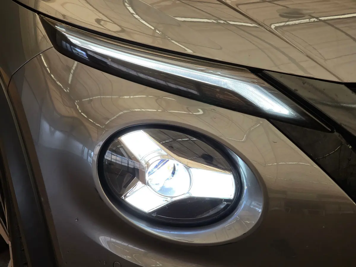 1.0 DIG-T Premiere Edition Stoelverwarming | Camera | Navigatie | 19" Lichtmetaal | Climate Control | Parkeersensoren Rondom | Keyless | Achteruitrijcamera | Afwijkende dakkleur | Airco (aut