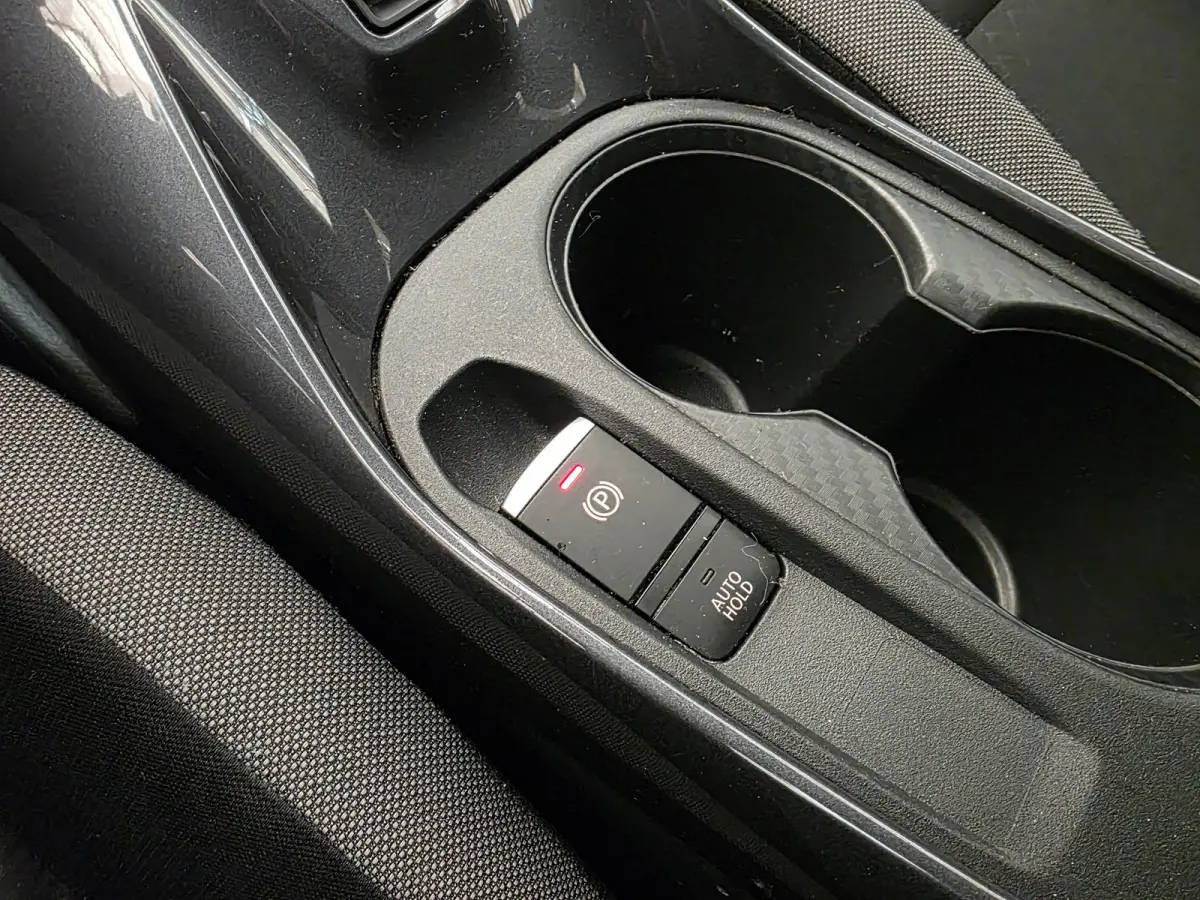 1.0 DIG-T Premiere Edition Stoelverwarming | Camera | Navigatie | 19" Lichtmetaal | Climate Control | Parkeersensoren Rondom | Keyless | Achteruitrijcamera | Afwijkende dakkleur | Airco (aut