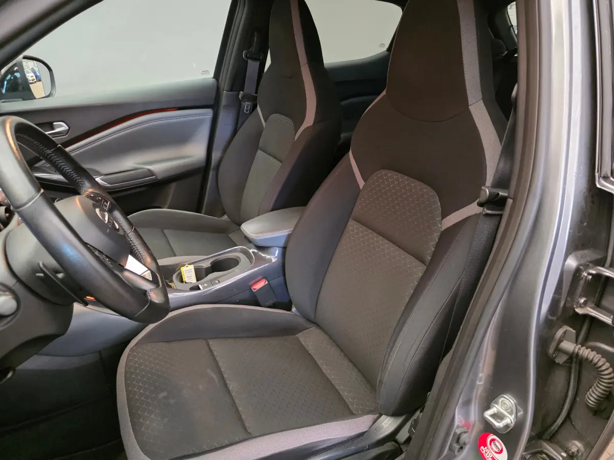 1.0 DIG-T Premiere Edition Stoelverwarming | Camera | Navigatie | 19" Lichtmetaal | Climate Control | Parkeersensoren Rondom | Keyless | Achteruitrijcamera | Afwijkende dakkleur | Airco (aut