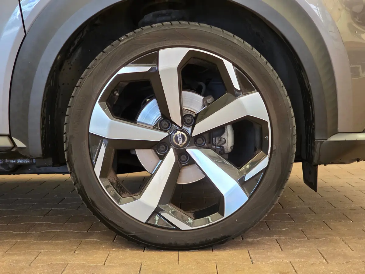 1.0 DIG-T Premiere Edition Stoelverwarming | Camera | Navigatie | 19" Lichtmetaal | Climate Control | Parkeersensoren Rondom | Keyless | Achteruitrijcamera | Afwijkende dakkleur | Airco (aut