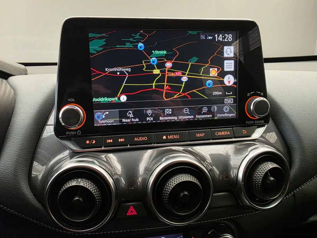 1.0 DIG-T Premiere Edition Stoelverwarming | Camera | Navigatie | 19" Lichtmetaal | Climate Control | Parkeersensoren Rondom | Keyless | Achteruitrijcamera | Afwijkende dakkleur | Airco (aut