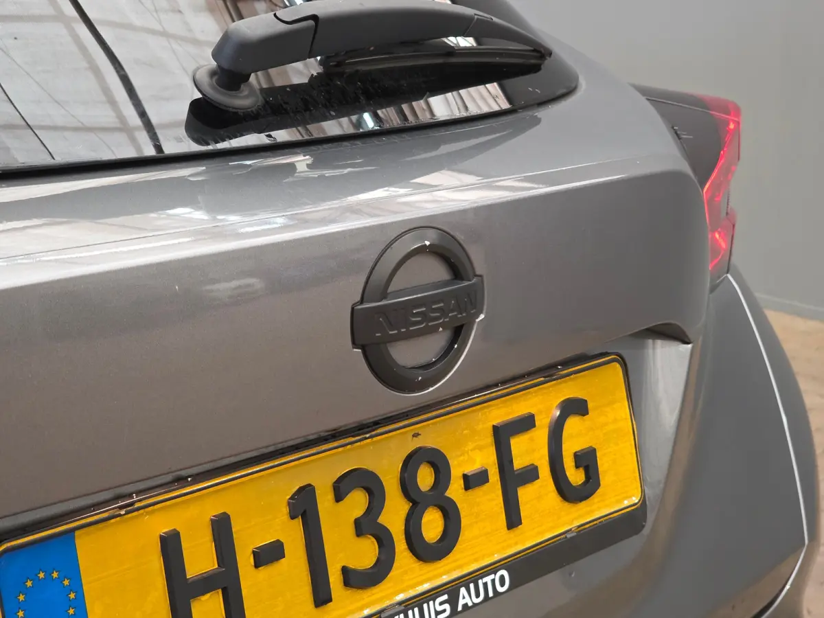 1.0 DIG-T Premiere Edition Stoelverwarming | Camera | Navigatie | 19" Lichtmetaal | Climate Control | Parkeersensoren Rondom | Keyless | Achteruitrijcamera | Afwijkende dakkleur | Airco (aut