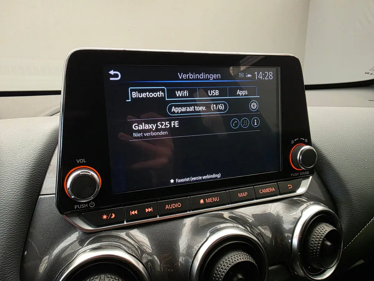 1.0 DIG-T Premiere Edition Stoelverwarming | Camera | Navigatie | 19" Lichtmetaal | Climate Control | Parkeersensoren Rondom | Keyless | Achteruitrijcamera | Afwijkende dakkleur | Airco (aut