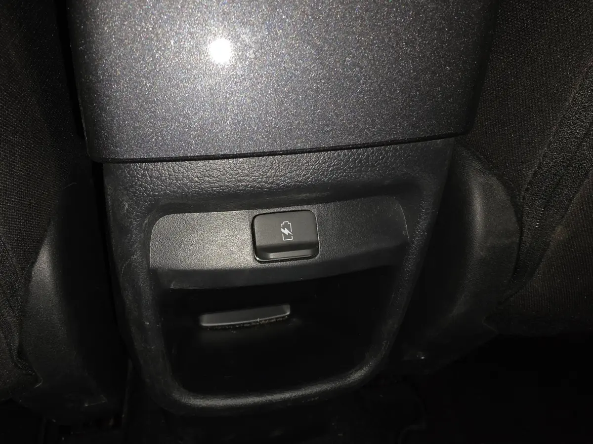 1.0 DIG-T Premiere Edition Stoelverwarming | Camera | Navigatie | 19" Lichtmetaal | Climate Control | Parkeersensoren Rondom | Keyless | Achteruitrijcamera | Afwijkende dakkleur | Airco (aut