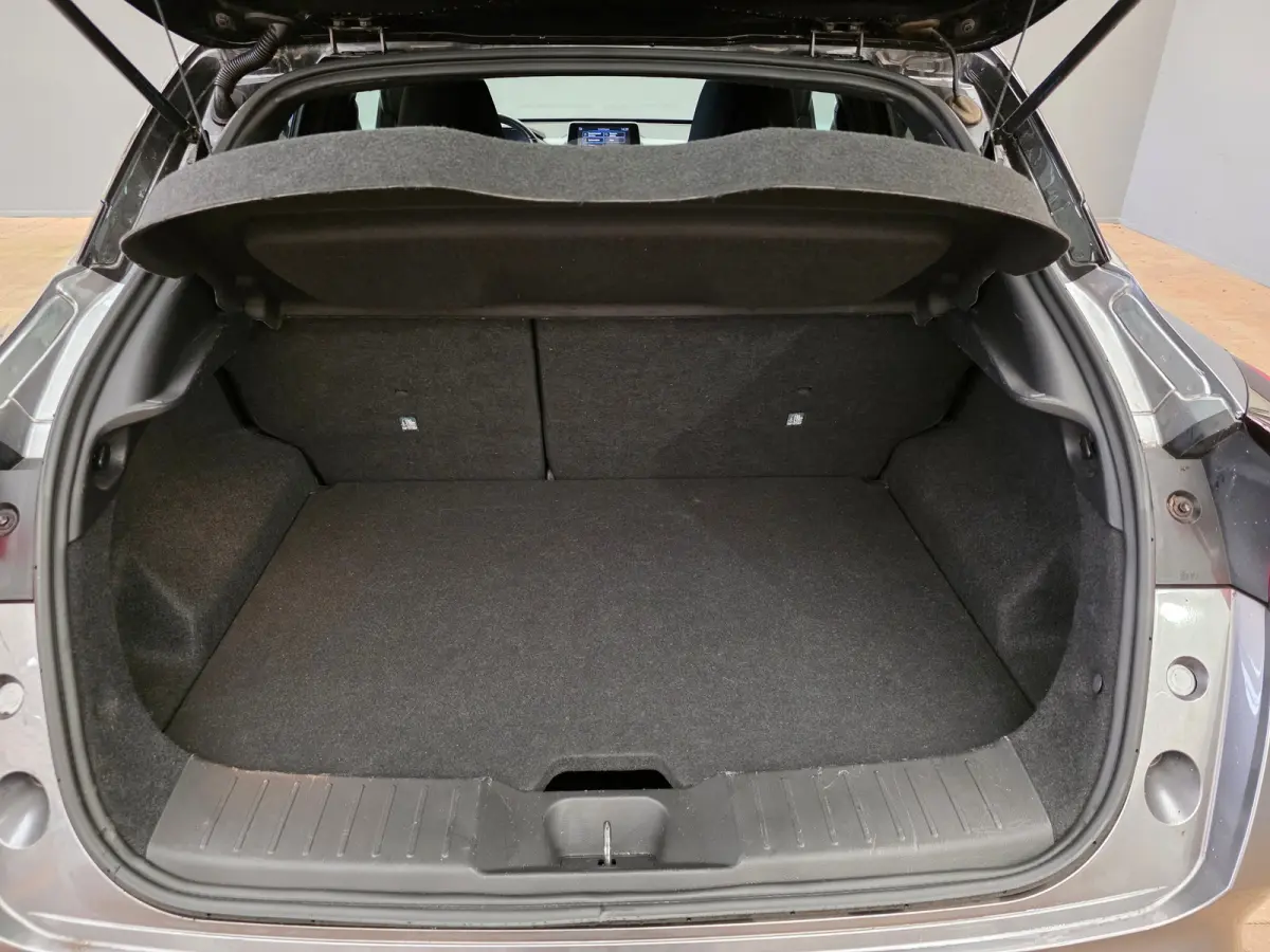 1.0 DIG-T Premiere Edition Stoelverwarming | Camera | Navigatie | 19" Lichtmetaal | Climate Control | Parkeersensoren Rondom | Keyless | Achteruitrijcamera | Afwijkende dakkleur | Airco (aut