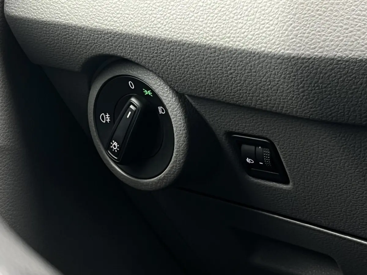 2.0 TDI L1H1 26 Economy Business, EURO 6, NL AUTO, NAP LOGISCH, 3-PERSOONS, NAVIGATIE, AIRCO, CRUISE CONTROL, IMPERIAAL, ELEKTRISCHE RAMEN