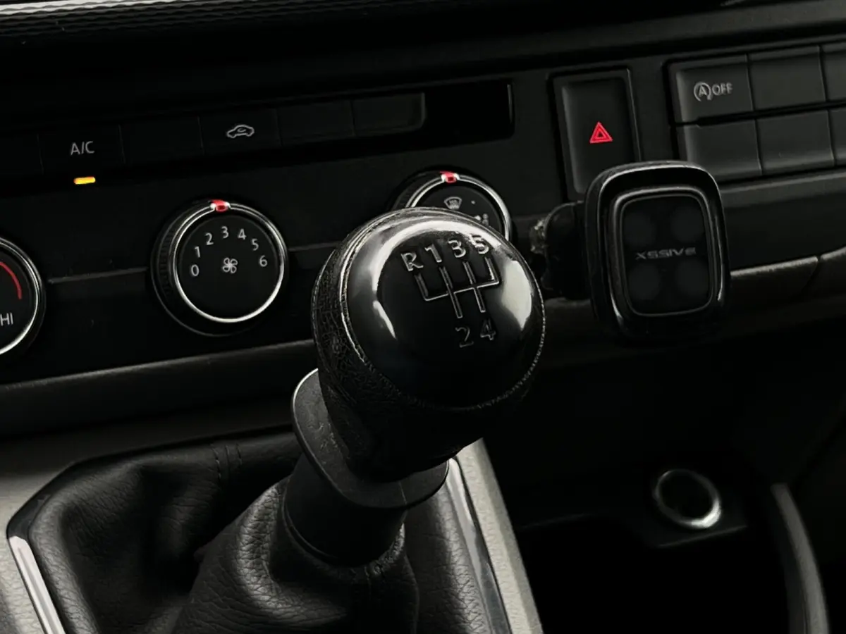 2.0 TDI L1H1 26 Economy Business, EURO 6, NL AUTO, NAP LOGISCH, 3-PERSOONS, NAVIGATIE, AIRCO, CRUISE CONTROL, IMPERIAAL, ELEKTRISCHE RAMEN