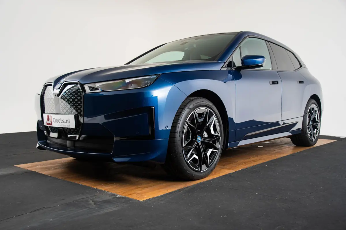xDrive40 Excellence 77 kWh Trekhaak - Panoramadak - Driving Assistant Professional - Harman Kardon - Getinte Ruiten - Clear&Bold' kristalelementen - Warmte Comfortpakket voor en achter -