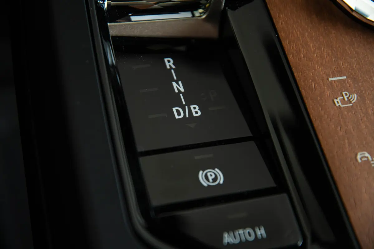 xDrive40 Excellence 77 kWh Trekhaak - Panoramadak - Driving Assistant Professional - Harman Kardon - Getinte Ruiten - Clear&Bold' kristalelementen - Warmte Comfortpakket voor en achter -