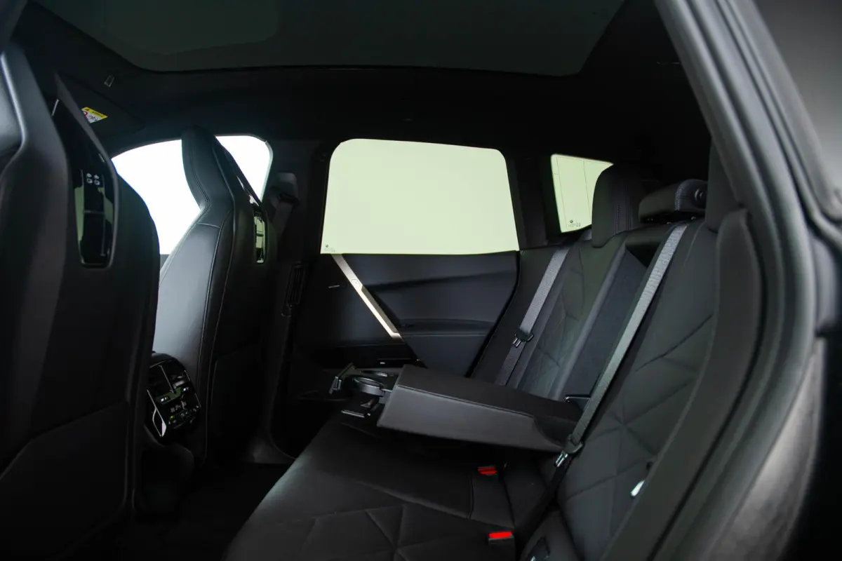 xDrive40 Excellence 77 kWh Trekhaak - Panoramadak - Driving Assistant Professional - Harman Kardon - Getinte Ruiten - Clear&Bold' kristalelementen - Warmte Comfortpakket voor en achter -