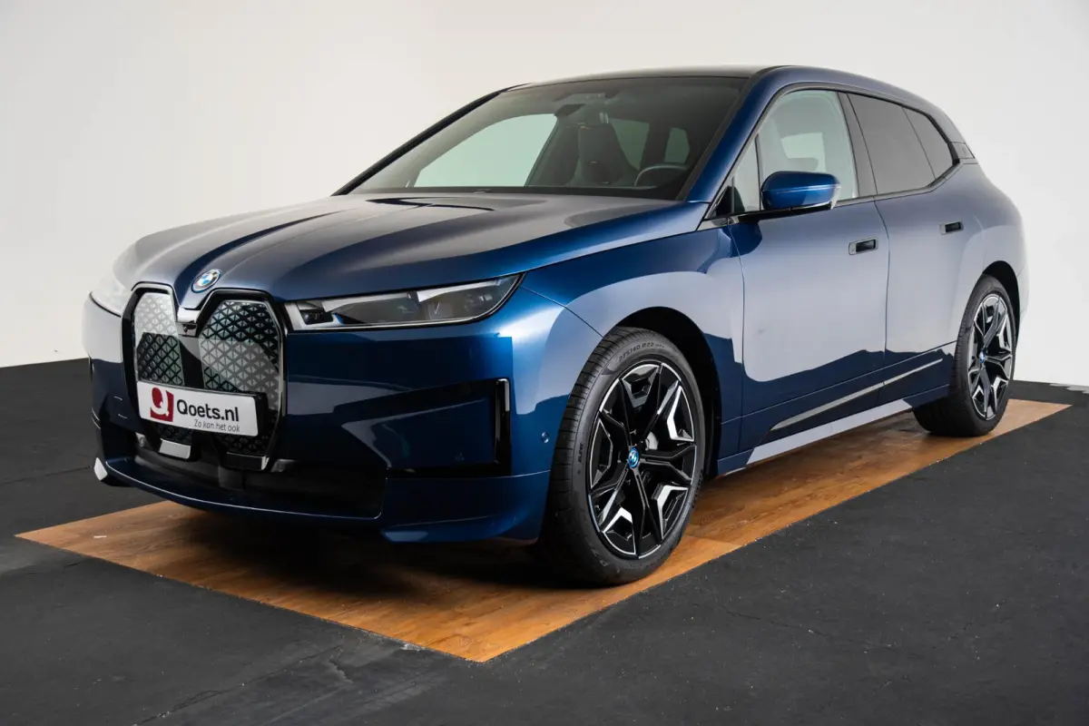 xDrive40 Excellence 77 kWh Trekhaak - Panoramadak - Driving Assistant Professional - Harman Kardon - Getinte Ruiten - Clear&Bold' kristalelementen - Warmte Comfortpakket voor en achter -