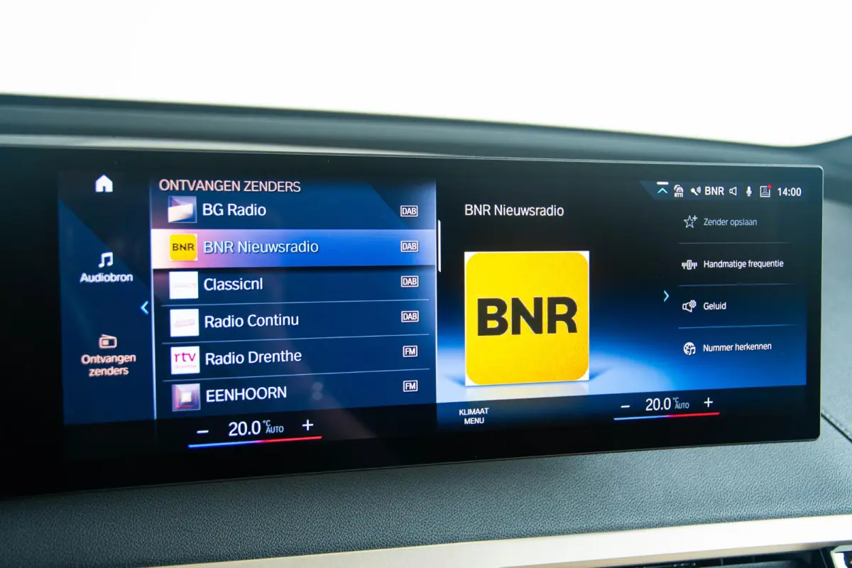 xDrive40 Excellence 77 kWh Trekhaak - Panoramadak - Driving Assistant Professional - Harman Kardon - Getinte Ruiten - Clear&Bold' kristalelementen - Warmte Comfortpakket voor en achter -